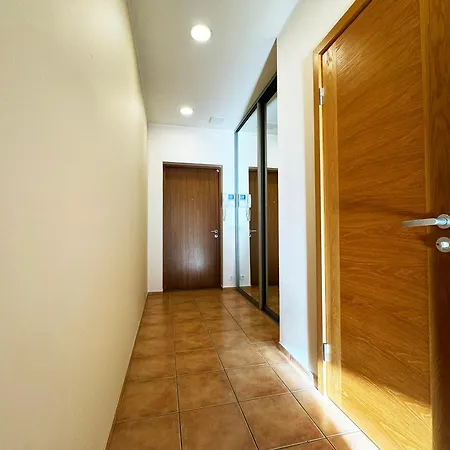 Cozy Getaway - Near Airport アパート