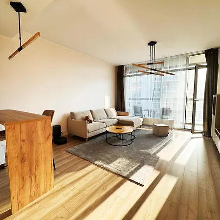 Cozy Getaway - Near Airport *