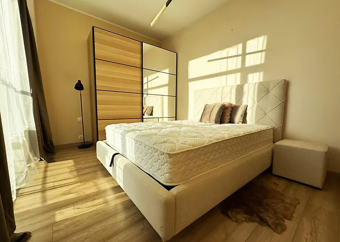 Cozy Getaway - Near Airport Dzīvoklis