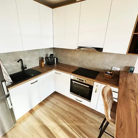 Cozy Getaway - Near Airport