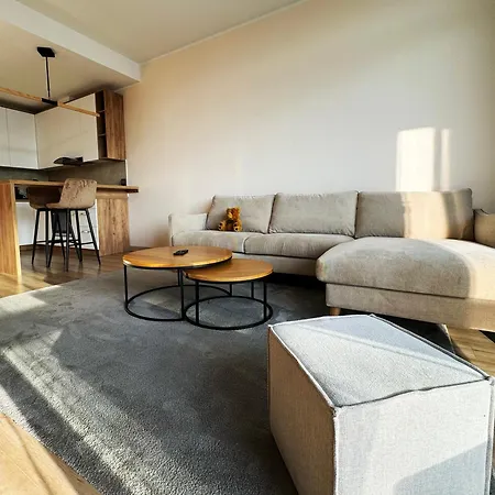 Cozy Getaway - Near Airport *